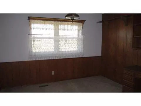 305 W Adams, Corn, OK 73024 photo 4