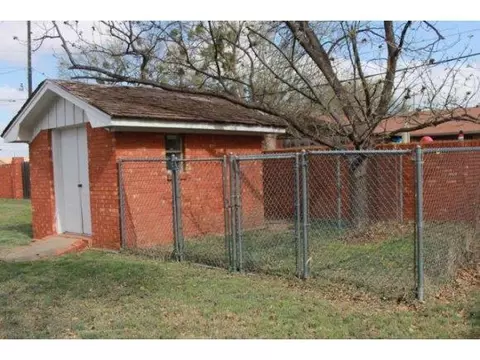 601 Pine Tree, Frederick, OK 73542 photo 7