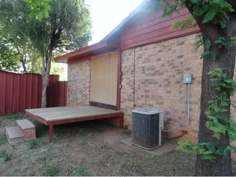 704 Mars, Altus, OK 73521 photo 11