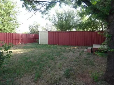 704 Mars, Altus, OK 73521 photo 10