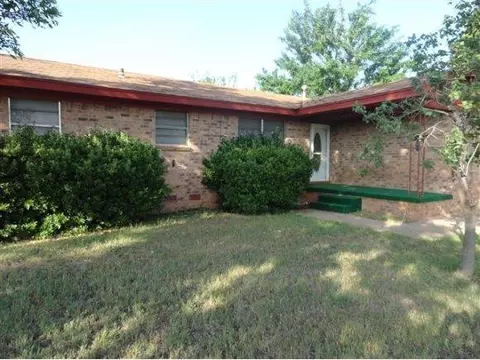 704 Mars, Altus, OK 73521 photo 1