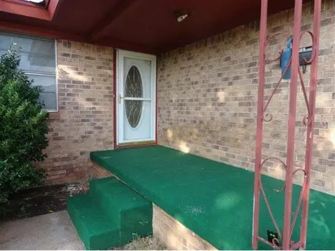 704 Mars, Altus, OK 73521 photo 3