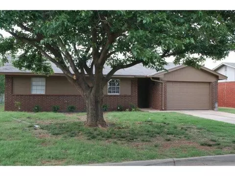 1309 Inis, Altus, OK 73521 photo 2