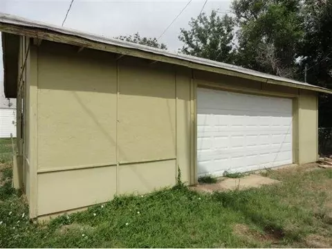 912 N Willard, Altus, OK 73521 photo 8