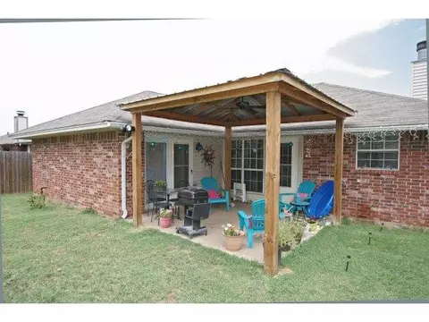 404 Crest, Norman, OK 73071 photo 2