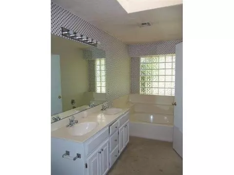 524 Goshawk, Norman, OK 73072 photo 10