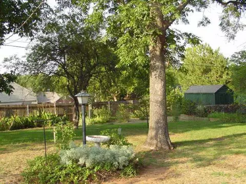 201 E 12th St, Edmond, OK 73034 photo 2