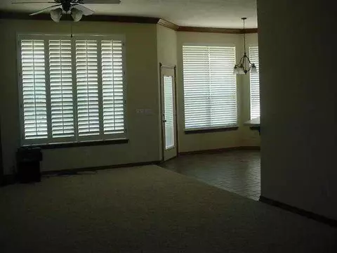 7904 Blue Spruce Ln, Tuttle, OK 73089 photo 3