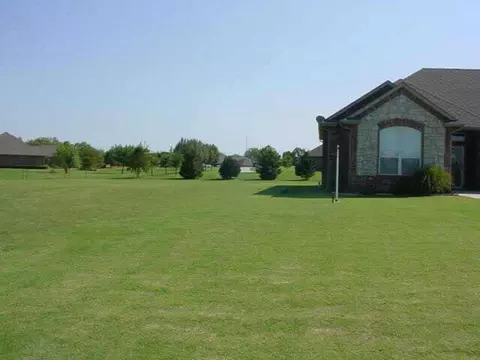7904 Blue Spruce Ln, Tuttle, OK 73089 photo 8