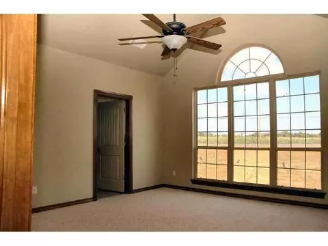 1904 Cody Ct, Tuttle, OK 73089 photo 4