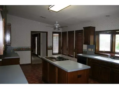 217 Val Verde, Altus, OK 73521 photo 6