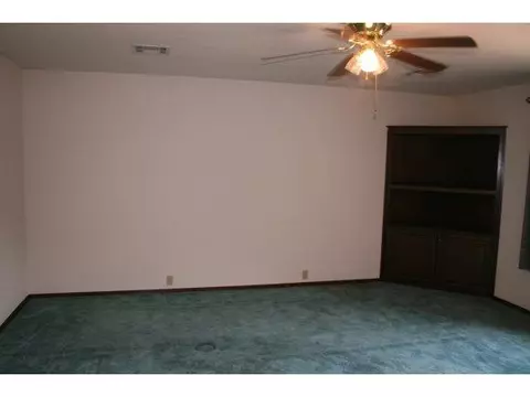 217 Val Verde, Altus, OK 73521 photo 17