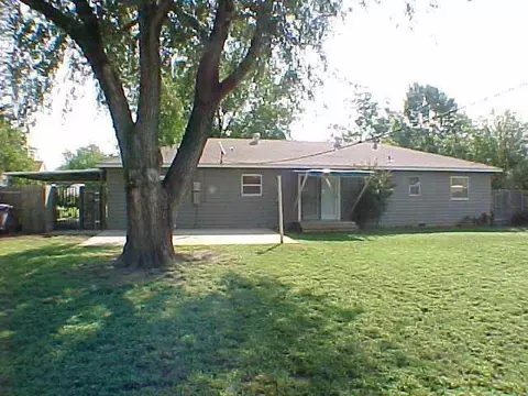 605 SW 3rd, Tuttle, OK 73089 photo 2