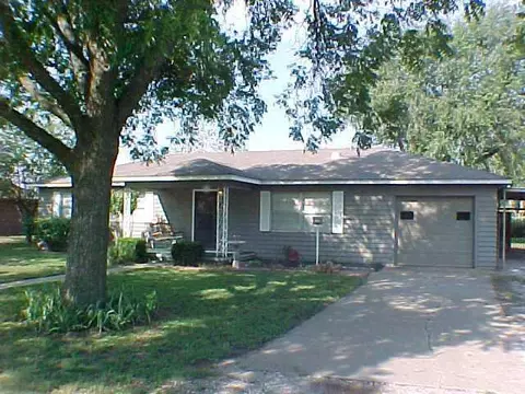 605 SW 3rd, Tuttle, OK 73089 photo 1