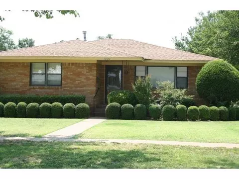 800 E Cypress, Altus, OK 73521 photo 1