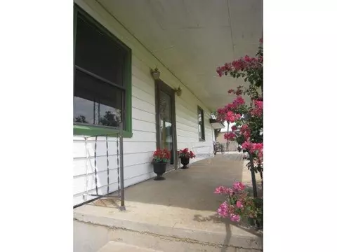 301 S Main St, Thomas, OK 73669 photo 2