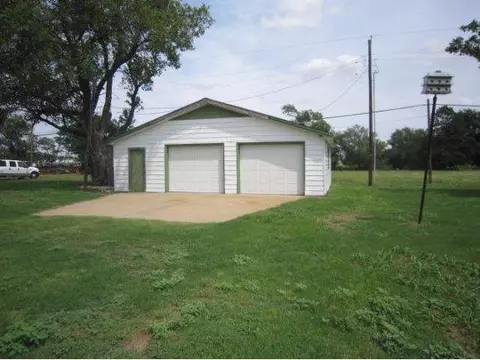 301 S Main St, Thomas, OK 73669 photo 4