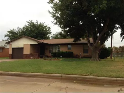1808 Beverly, Altus, OK 73521 photo 2