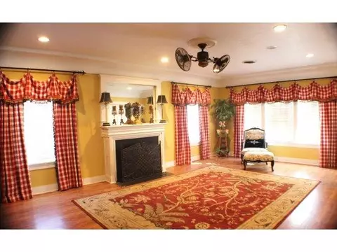 817 E Cypress, Altus, OK 73521 photo 3
