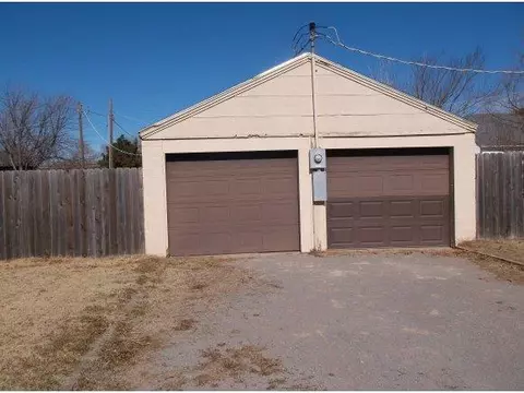 417 E Broadway, Thomas, OK 73669 photo 2