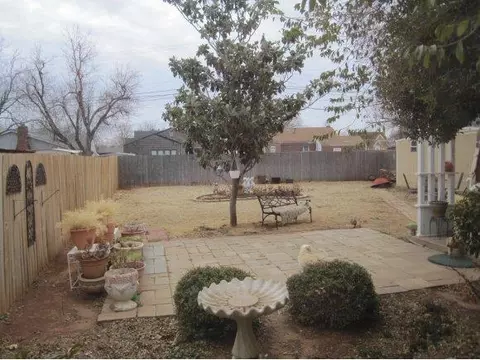 1004 Elm, Altus, OK 73521 photo 2