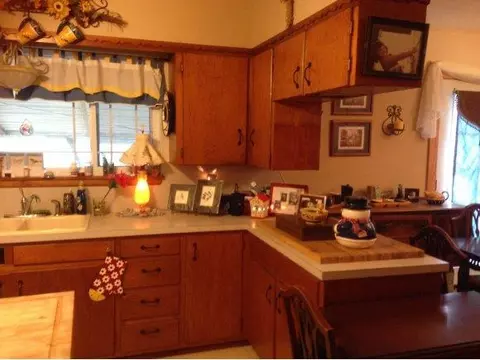 1205 E Gladstone Ave, Frederick, OK 73542 photo 9