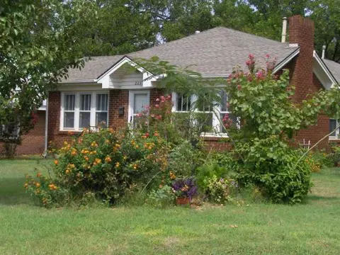 223 E 6th St, Edmond, OK 73034 photo 1
