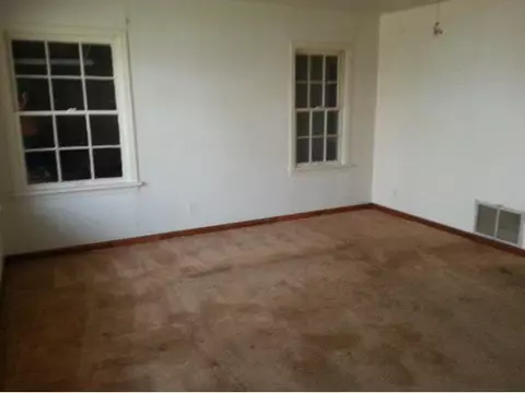 1037 E Liveoak, Altus, OK 73521 photo 2