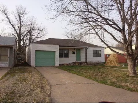 1037 E Liveoak, Altus, OK 73521 photo 1
