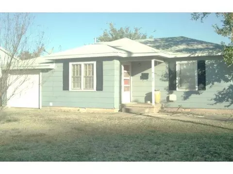 1217 E Chestnut, Altus, OK 73521 photo 1
