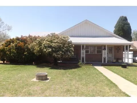 801 N Thomas, Altus, OK 73521 photo 1