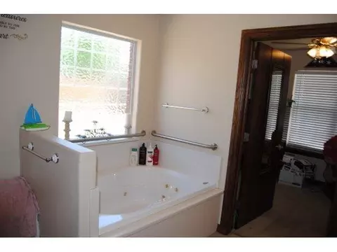 21148 E 1460, Lone Wolf, OK 73655 photo 20