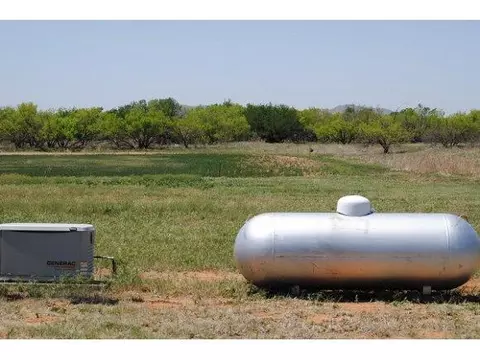 21148 E 1460, Lone Wolf, OK 73655 photo 34