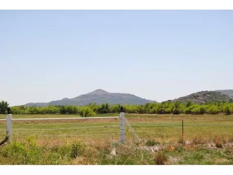21148 E 1460, Lone Wolf, OK 73655 photo 3