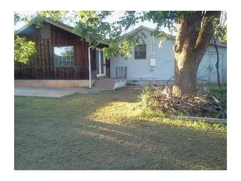 914 E Oakwood, Altus, OK 73521 photo 2