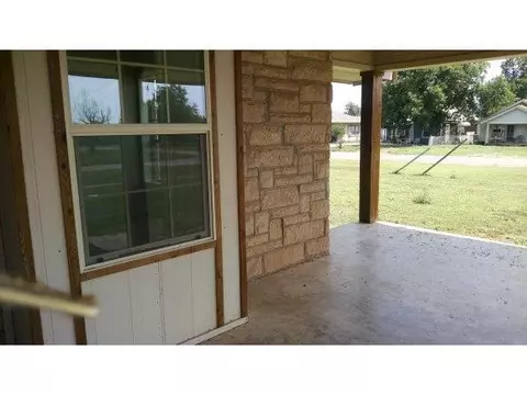 320 S Jackson, Altus, OK 73521 photo 3