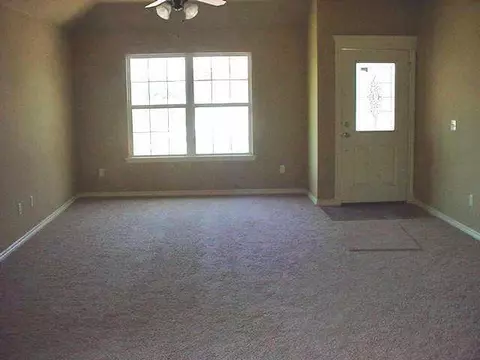 8 W End Ct, Tuttle, OK 73089 photo 4