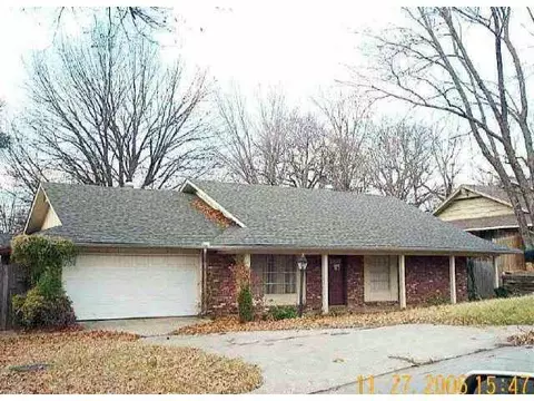 3215 E 80th St, Tulsa, OK 74136 photo 1