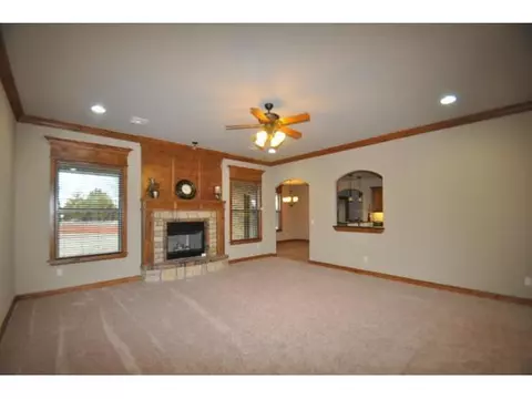 803 Arrowhead Dr, Tuttle, OK 73089 photo 3