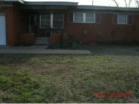 1716 Sunset, Altus, OK 73521 photo 2