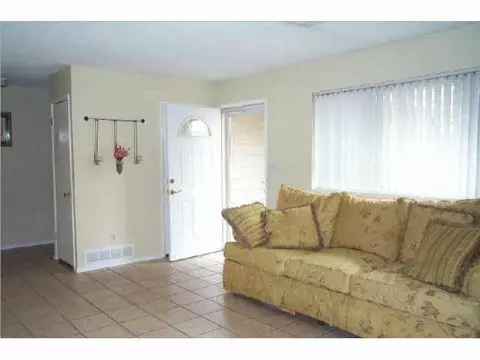 8317 NW 35th St, Bethany, OK 73008 photo 2