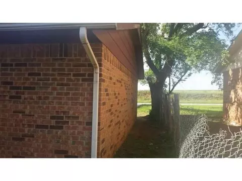 1920 Dougherty, Clinton, OK 73601 photo 4