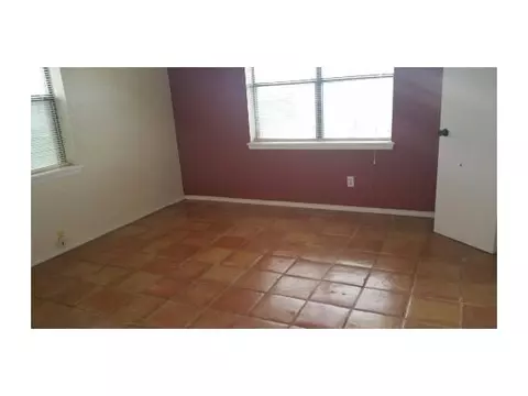1023 W E Ave, Cache, OK 73527 photo 8