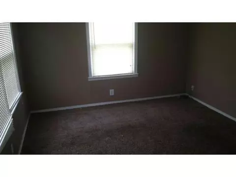 1032 E Liveoak, Altus, OK 73521 photo 3