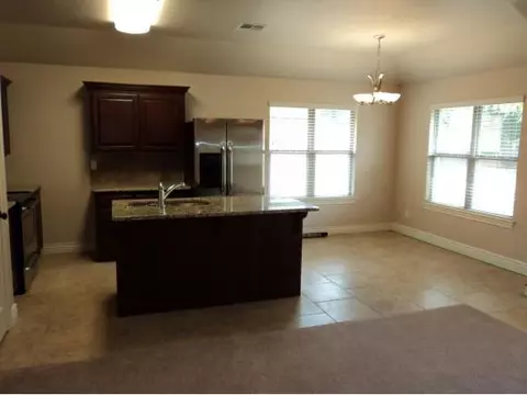 808 E Cypress, Altus, OK 73521 photo 3