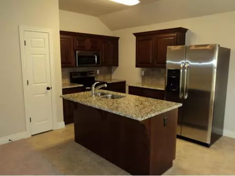 808 E Cypress, Altus, OK 73521 photo 2