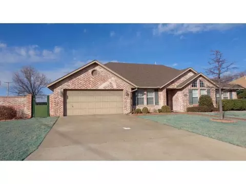 217 N Quail Run, Altus, OK 73521 photo 1