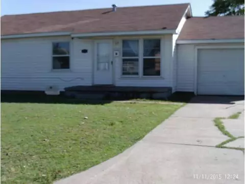 1144 E Cherry St, Altus, OK 73521 photo 1