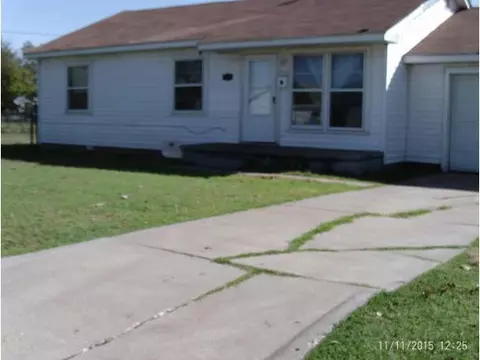 1144 E Cherry St, Altus, OK 73521 photo 2