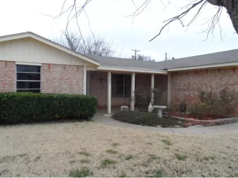 700 Windsor, Altus, OK 73521 photo 2
